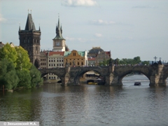 Прага. Вид на Карлов мост со стороны левого берега Влтавы