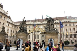 Караул у Королевского дворца в Пражском Граде